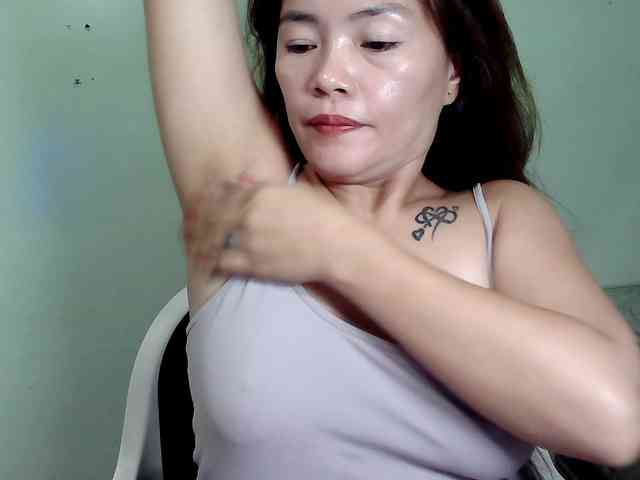 Wildhotsinglemom69 webcam