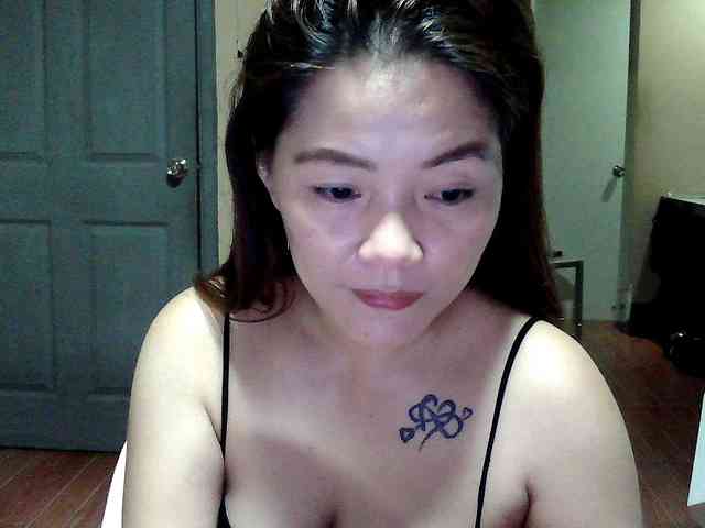 Wildhotsinglemom69 webcam