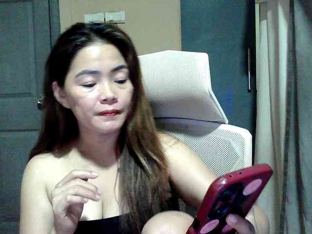 Wildhotsinglemom69 webcam