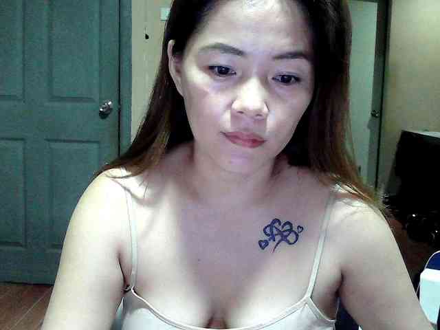 Wildhotsinglemom69 webcam