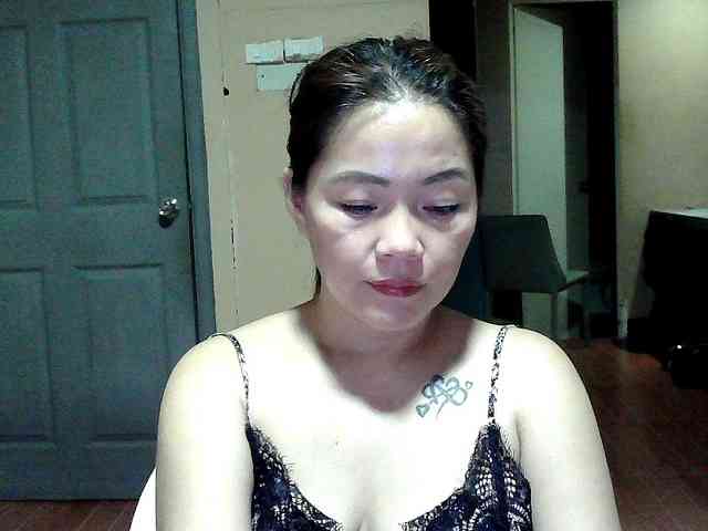 Wildhotsinglemom69 webcam