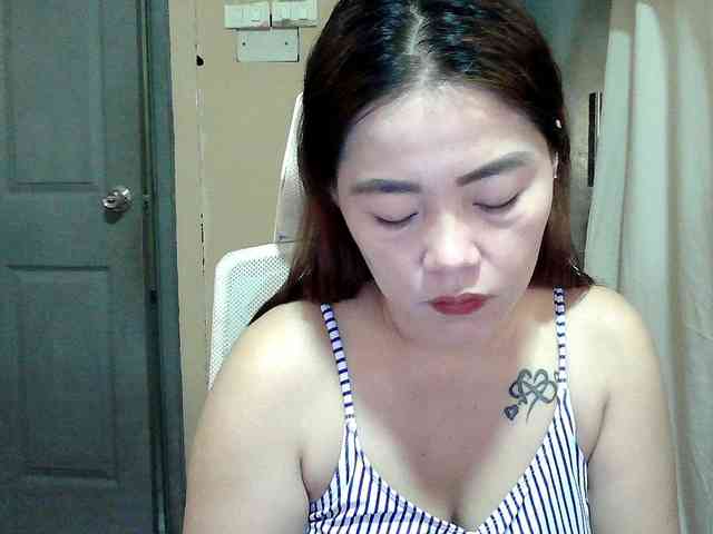 Wildhotsinglemom69 webcam