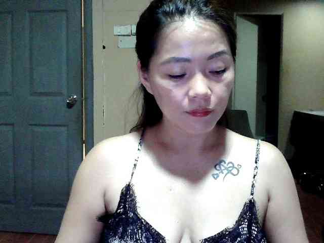 Wildhotsinglemom69 webcam