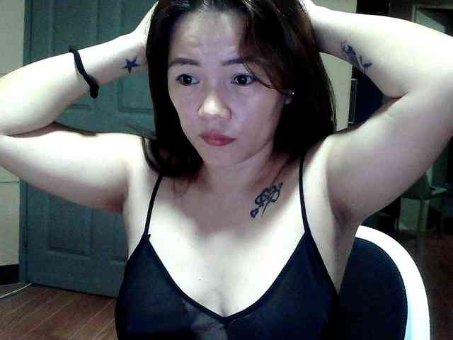 Wildhotsinglemom69 webcam