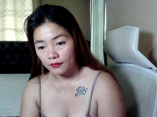 Wildhotsinglemom69 webcam