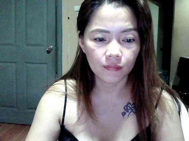 Wildhotsinglemom69 webcam