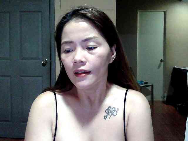 Wildhotsinglemom69 webcam