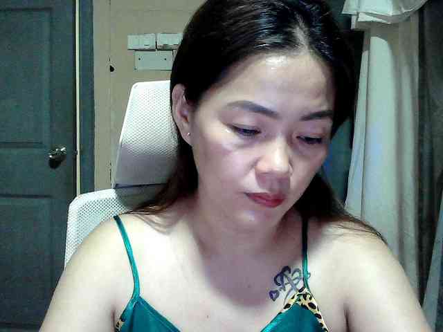 Wildhotsinglemom69 webcam