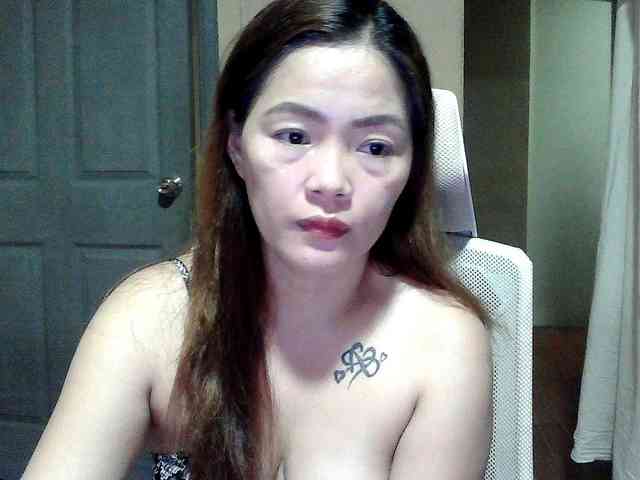 Wildhotsinglemom69 webcam