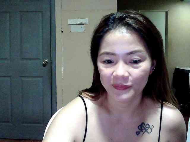 Wildhotsinglemom69 webcam