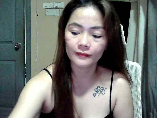 Wildhotsinglemom69 webcam