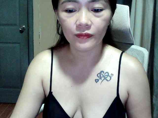 Wildhotsinglemom69 webcam