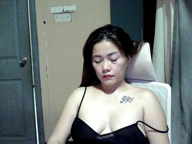 Wildhotsinglemom69 webcam