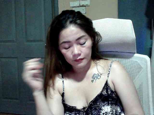 Wildhotsinglemom69 webcam