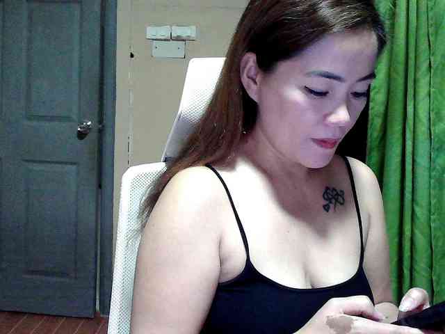 Wildhotsinglemom69 webcam
