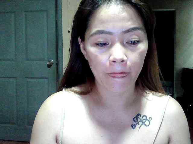 Wildhotsinglemom69 webcam