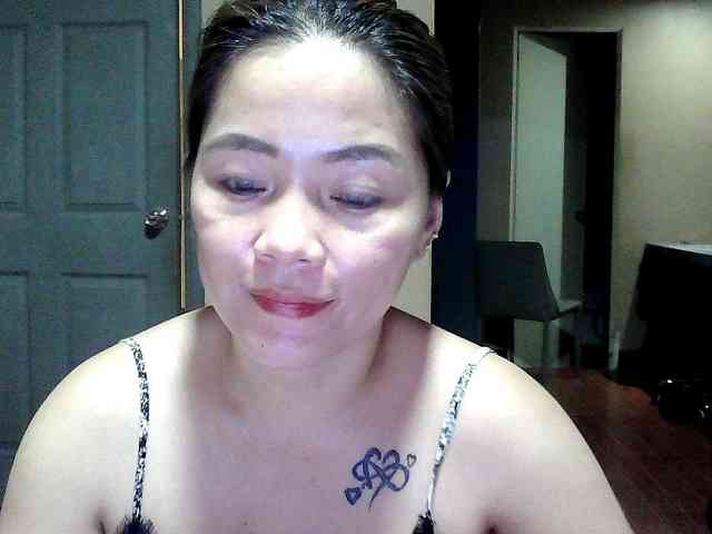 Wildhotsinglemom69 webcam