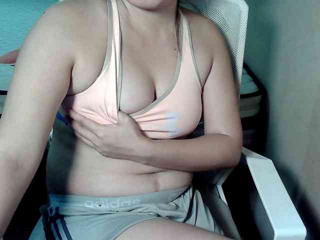 Wildhotsinglemom69 webcam