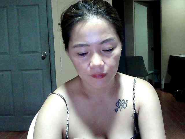 Wildhotsinglemom69 webcam