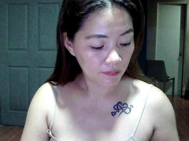 Wildhotsinglemom69 webcam