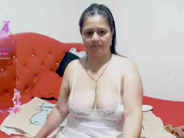 sexyjhoan81 webcam