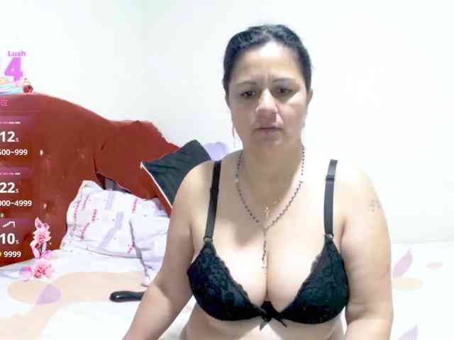 sexyjhoan81 webcam