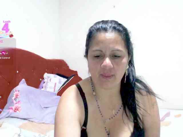 sexyjhoan81 webcam