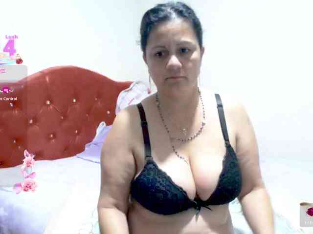 sexyjhoan81 webcam