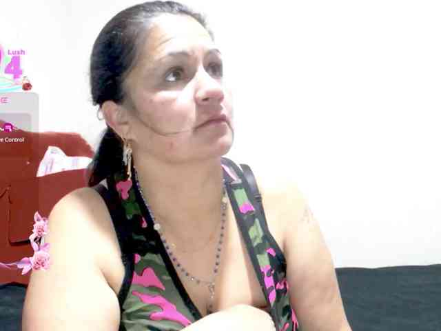 sexyjhoan81 webcam