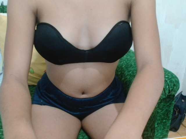 Joyieh webcam bongacams model stream image