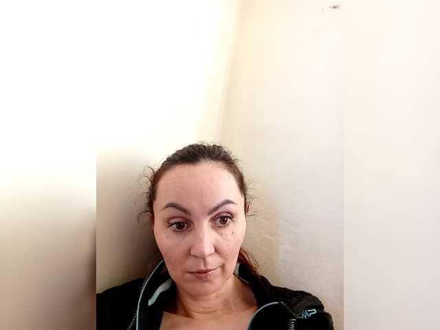 TessBertie's BongaCams show and profile