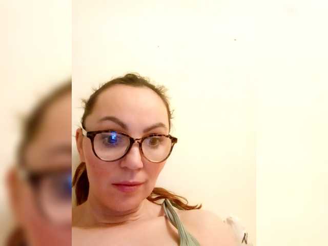 TessBertie's BongaCams show and profile