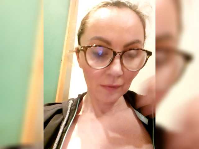 TessBertie's BongaCams show and profile