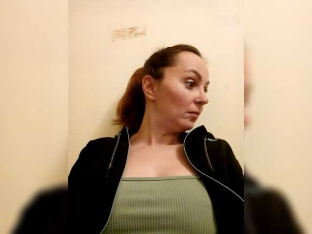 TessBertie's BongaCams show and profile