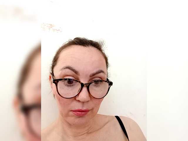 TessBertie's BongaCams show and profile