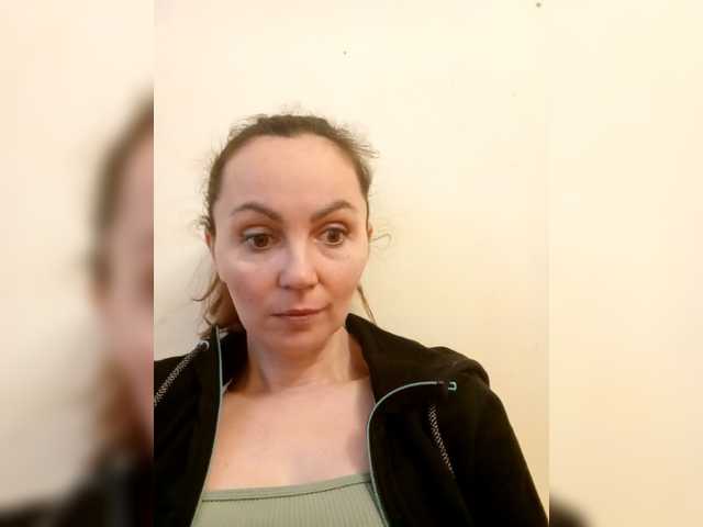 TessBertie's BongaCams show and profile