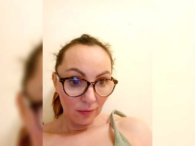 TessBertie's BongaCams show and profile