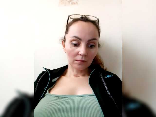 TessBertie's BongaCams show and profile