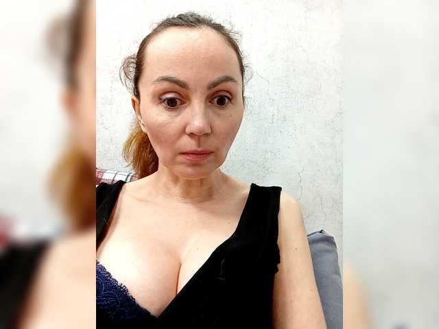 TessBertie's BongaCams show and profile