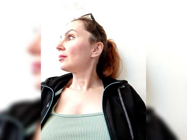 TessBertie's BongaCams show and profile