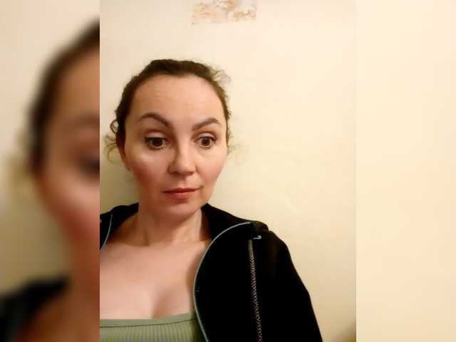 TessBertie's BongaCams show and profile