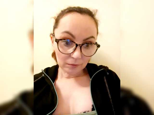 TessBertie's BongaCams show and profile