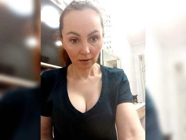 TessBertie's BongaCams show and profile