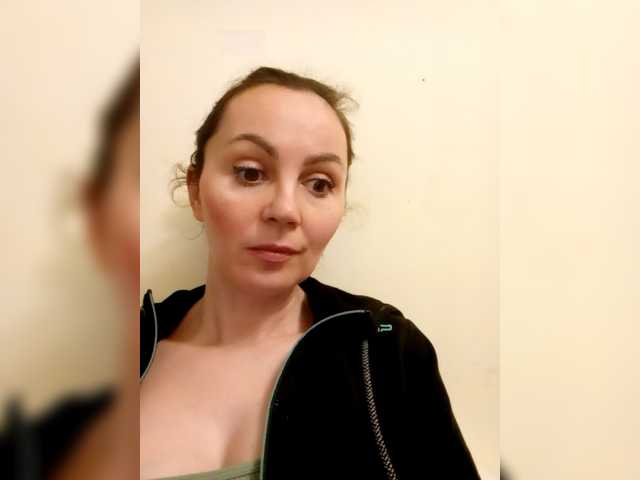 le modèle TessBertie est en webcam porno dans un show sur le site bongacams, il possède les tags suivants: White/Caucasian,Brunette,Shaved