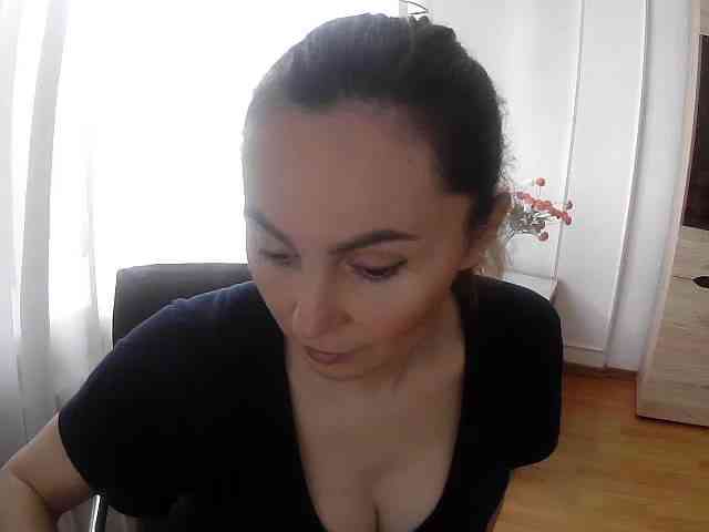 TessBertie Live Webcam on BongaCams