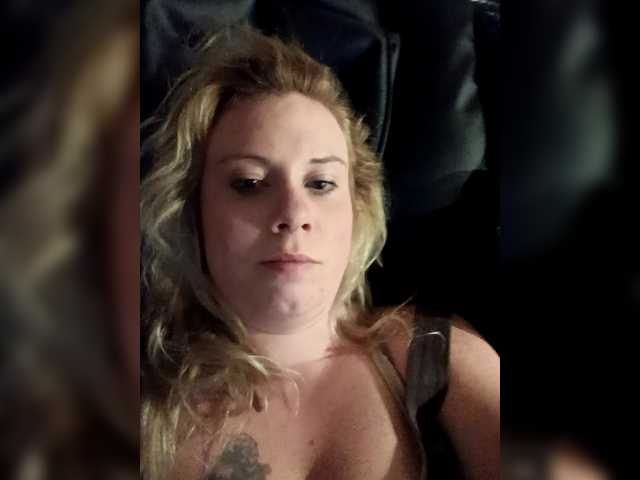 TheGirlfromtheinternet's BongaCams show and profile