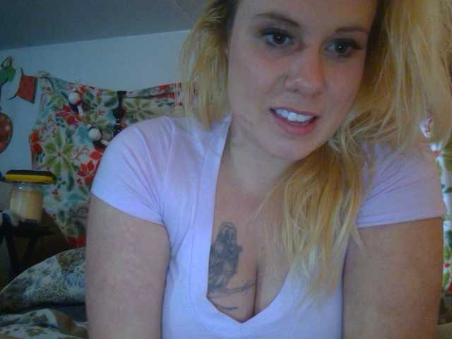 TheGirlfromtheinternet's BongaCams show and profile