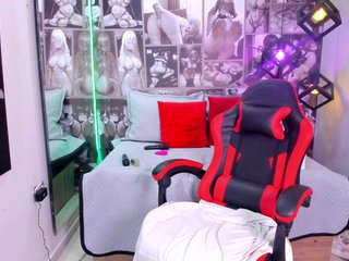 Nicole-Angels Porn Show