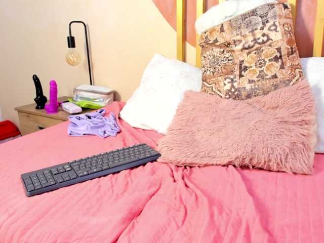 le modèle Nicole-Angels est en webcam porno dans un show sur le site bongacams, il possède les tags suivants: Latino/Hispanic,Redhead,Shaved