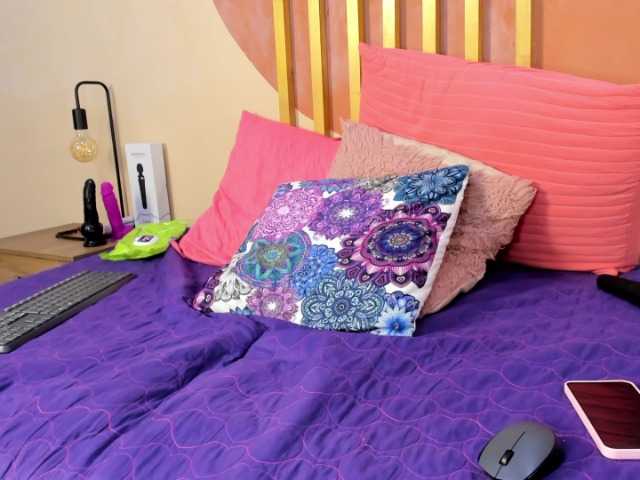 Nicole-Angels's BongaCams show and profile